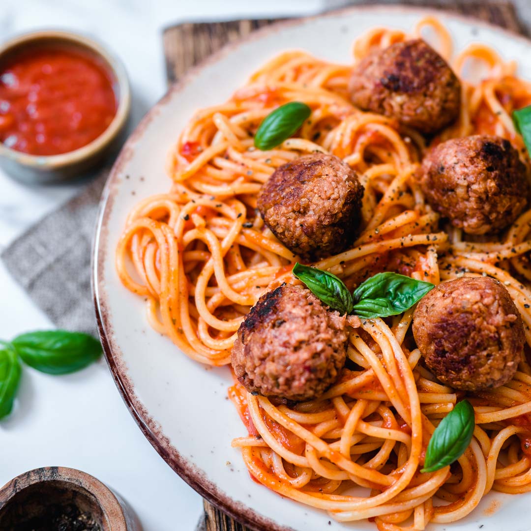 Spaghetti &amp; Beef Meatballs &ndash; Deliciou